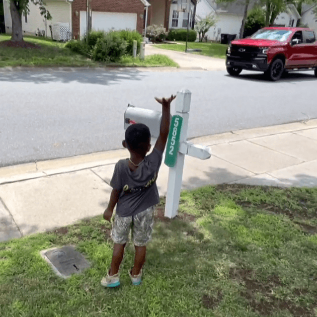 A Four-Year-Old Waved Until a Neighbor Finally Crossed the Road